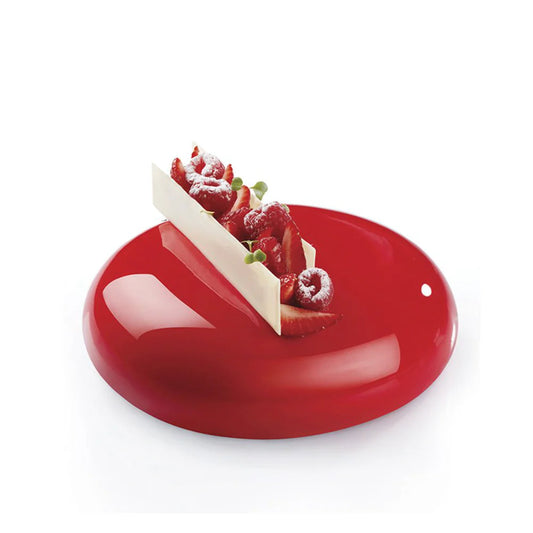 Delicate dessert with berries and cream on a red plate against a white background